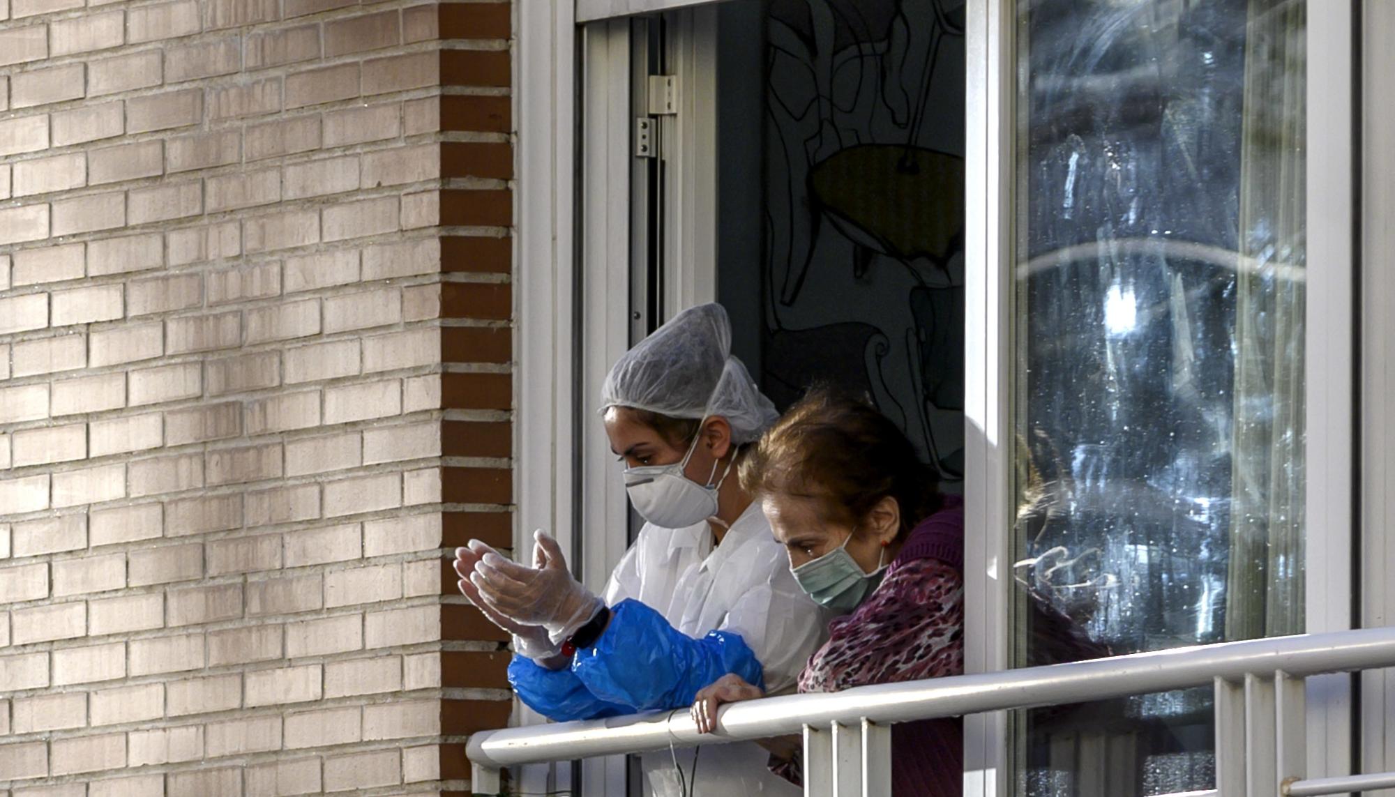 Aplausos en la residencia
